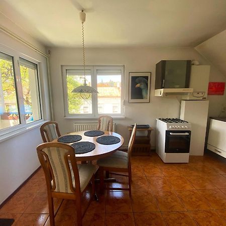 Rose'S Oldtown Apartment Brasov Bagian luar foto