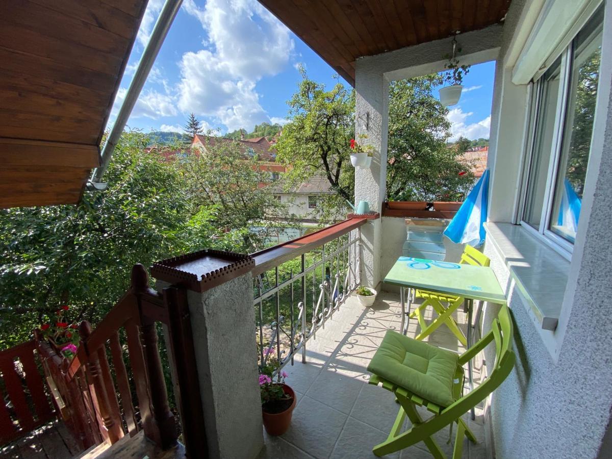 Rose'S Oldtown Apartment Brasov Bagian luar foto