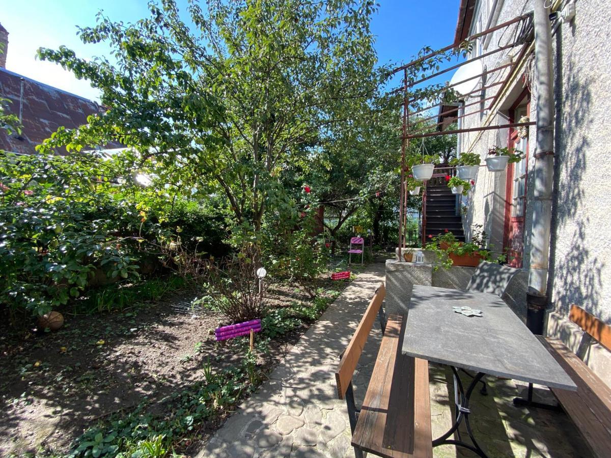 Rose'S Oldtown Apartment Brasov Bagian luar foto