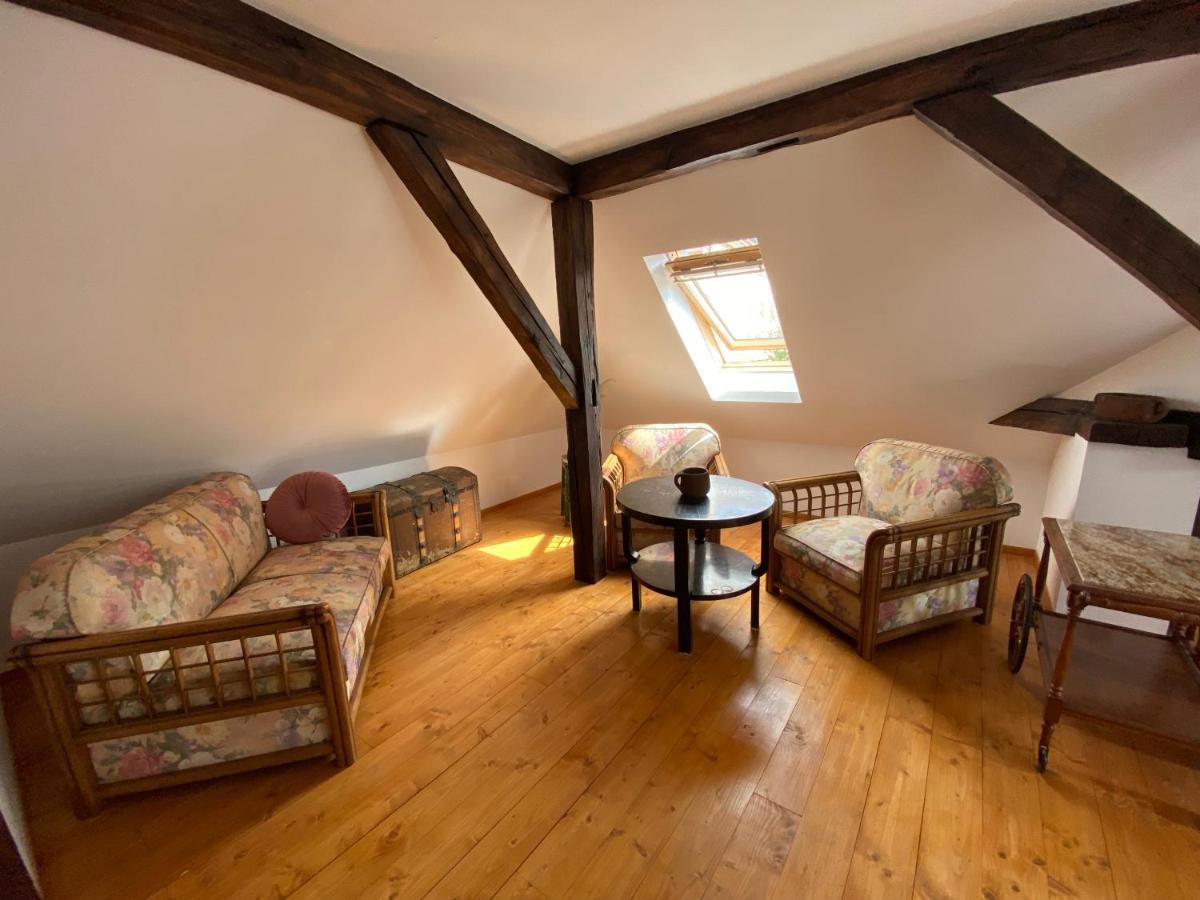 Rose'S Oldtown Apartment Brasov Bagian luar foto