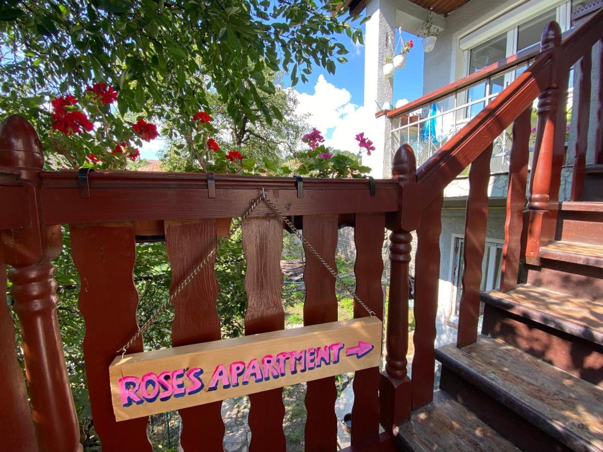 Rose'S Oldtown Apartment Brasov Bagian luar foto