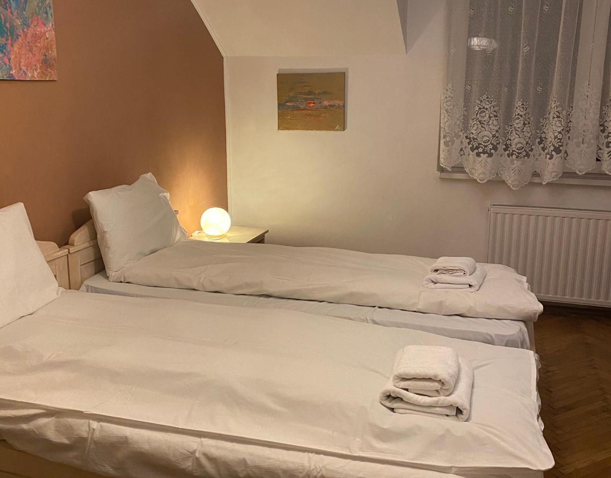 Rose'S Oldtown Apartment Brasov Bagian luar foto