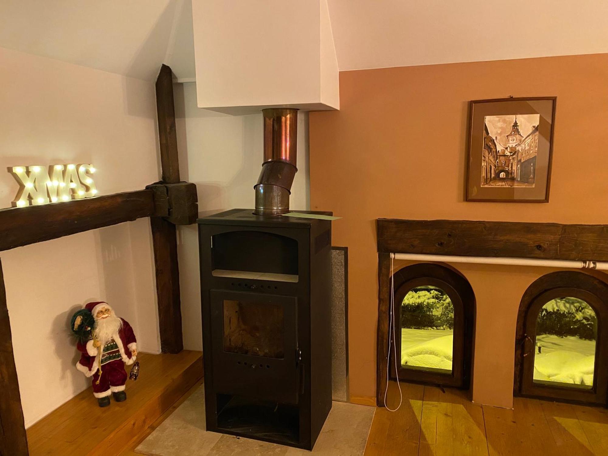 Rose'S Oldtown Apartment Brasov Bagian luar foto