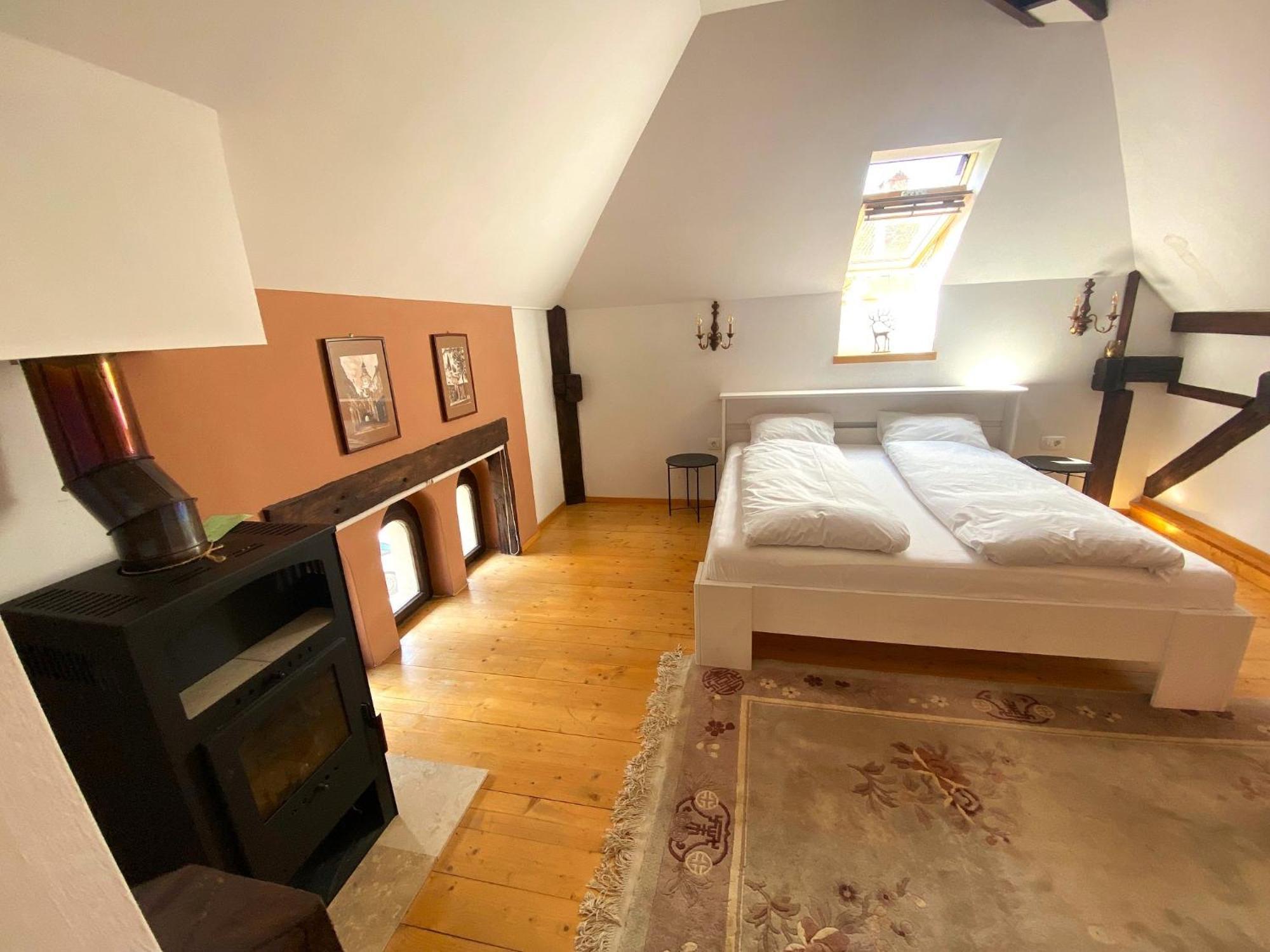 Rose'S Oldtown Apartment Brasov Bagian luar foto